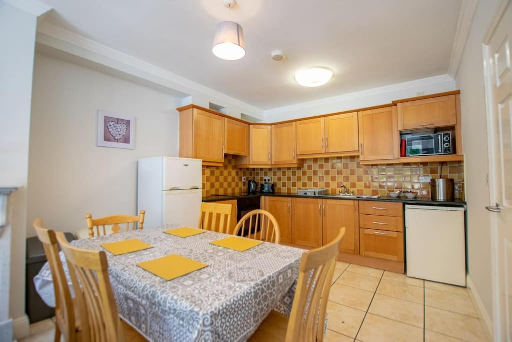 106 - The Townhouse By Shortstays Galway Exterior photo